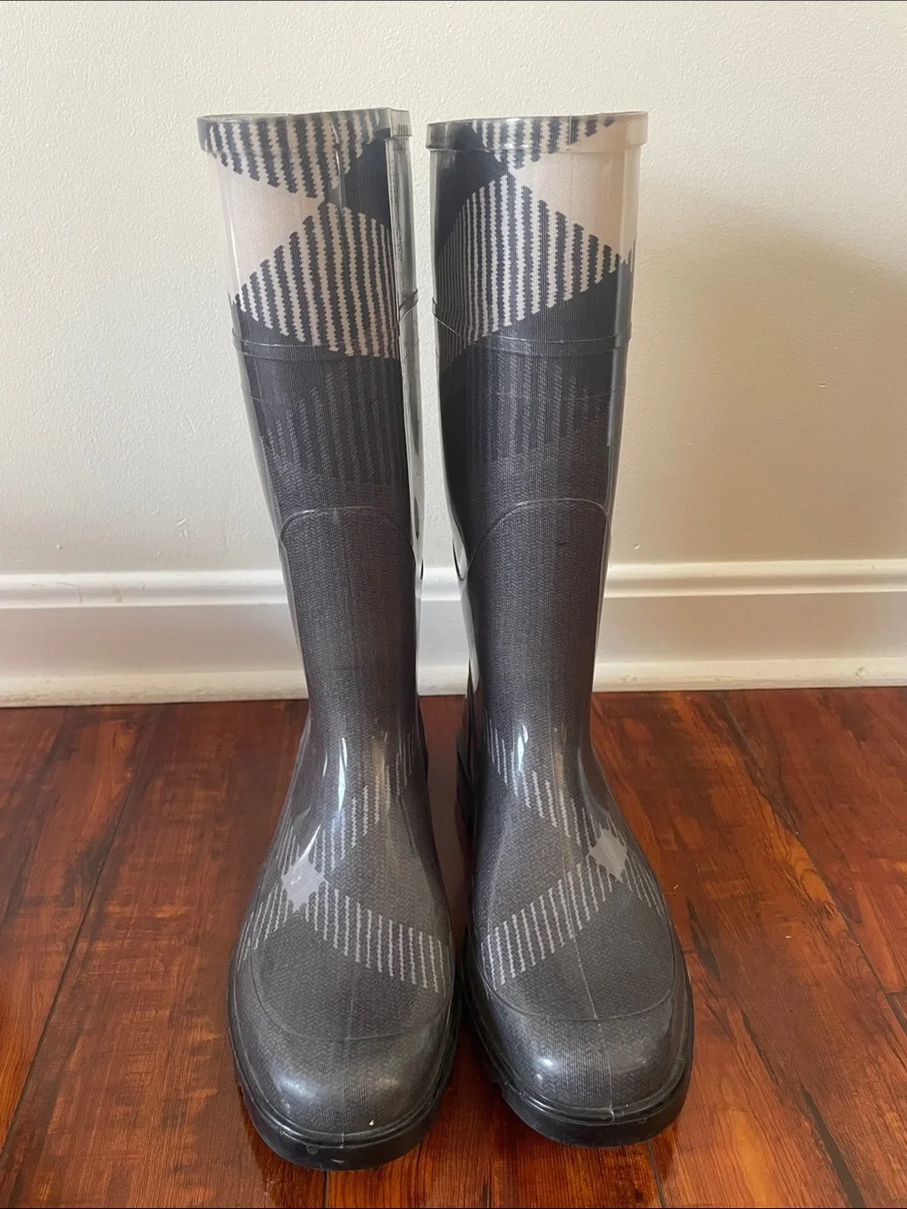 Burberry Wellington Rain Boots - Picture 2 of 9